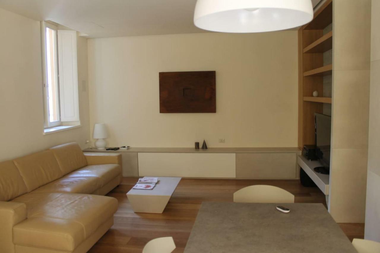Appartamento Moderno In Centro Storico Lucca Exteriör bild